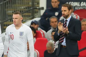 Cựu sao MU đẫm nước mắt trong trận đấu chia tay 'tam sư'