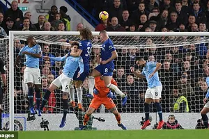 Thua trận đầu tiên trước Chelsea, Man. City mất luôn ngôi đầu