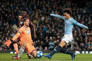 Bayern Munich hòa kịch tính, Man. City thắng nhọc trên sân nhà