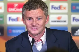 'Sát thủ có gương mặt trẻ thơ' làm HLV trưởng MU thay Mourinho