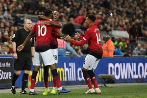 De Gea hóa ‘người nhện’, MU sống lại hi vọng Top 4