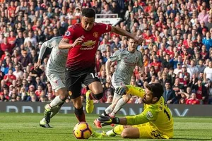 Liverpool giành lại ngôi đầu, MU bay khỏi top 4 Premier League
