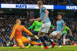 Hạ Cardiff City, Man. City đòi lại ngôi đầu Premier League