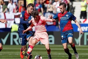 Dành sức cho MU, Barcelona bị đội chót bảng cầm chân