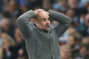 HLV Pep Guardiola cay cú với bàn thua khiến Man. City bị loại