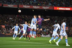 Hậu vệ lên tiếng, Barcelona thắng khó Real Sociedad