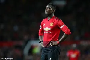 MU khủng hoảng, Pogba tháo chạy