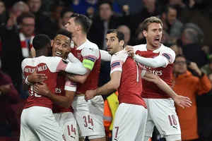 Lacazette lập cú đúp, Arsenal ngược dòng đánh bại Valencia