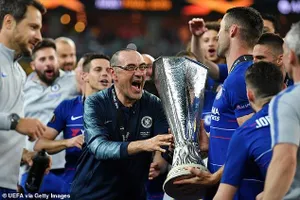 Sau Hazard, đến lượt HLV Sarri rời Chelsea khi vừa vô địch