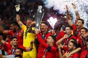 Ronaldo và Bồ Đào Nha lên đỉnh châu Âu