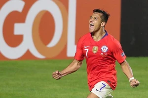 Sao ‘xịt’ MU rực sáng, Chile thắng ‘hủy diệt’ Nhật Bản