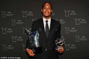 Van Dijk, Messi được vinh danh, Ronaldo trắng tay