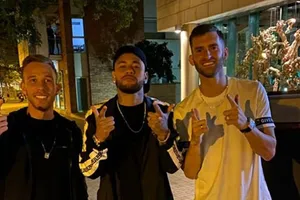 Barcelona giận dữ vì Melo chụp ảnh chung với… Neymar