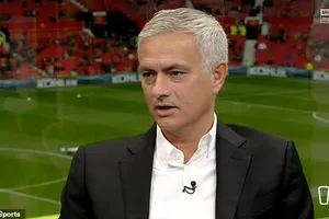 Giữ được kỷ lục, Mourinho chế giễu Klopp chưa từng thắng ở MU