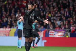 Van Dijk tiết lộ cuộc nói chuyện bất thành của HLV Klopp