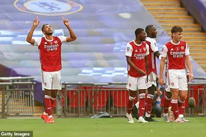 Arsenal ngược dòng ngoạn mục hạ Chelsea vô địch FA Cup