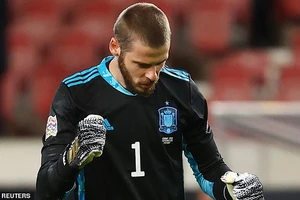 HLV Luis Enrique đưa thủ môn David de Gea 'lên mây'