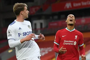 Huyền thoại Liverpool chỉ trích Van Dijk quá kiêu ngạo