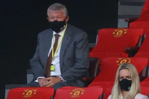 HLV Solskjaer vượt qua huyền thoại Sir Alex Ferguson tại MU