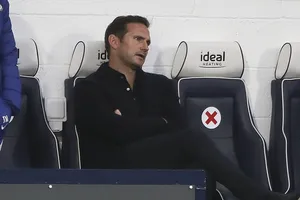 HLV Lampard tức giận với Silva, than phiền Chelsea mất 2 điểm