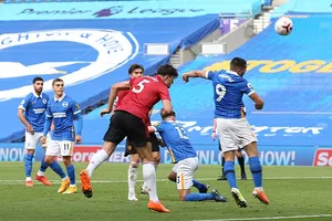 MU thắng điên rồ, HLV Solskjaer ‘cà khịa’ Mourinho