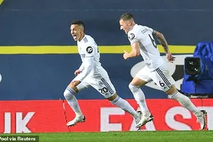 Leeds United quả cảm khiến Man City phải cúi đầu