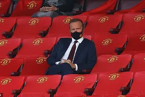 MU bị đối thủ chỉ trích, Solskjaer ra tay bảo vệ Ed Woodward