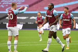 Thi đấu bạc nhược, Man City suýt thua 'kèo thơm' West Ham