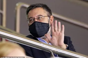 Chủ tịch Barcelona ra quyết sách cuối cùng rồi từ chức