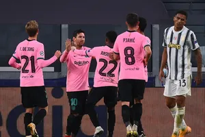 Morata lập hat-trick lỗi, Juventus thua Barcelona trên sân nhà