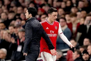 Arteta nói về Ozil: Xin lỗi, chúng tôi đã cố gắng hết sức