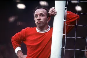 Nước Anh thương tiếc huyền thoại răng khểnh MU vừa qua đời