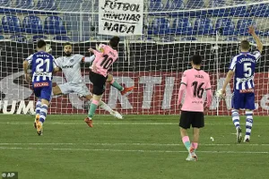 Koeman chê Messi và hàng công Barcelona quá tệ