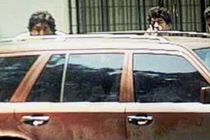 Khoảnh khắc điên rồ của Maradona: Xả súng vào phóng viên