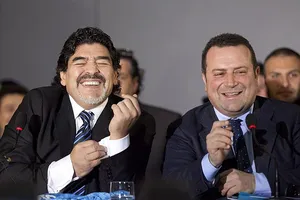 Angelo Pisani giận dữ: 'Maradona đã chết trong cô đơn'