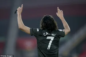 Cavani xin lỗi sau scandal phân biệt chủng tộc