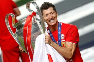 Lewandowski giành rất nhiều danh hiệu ở mùa giải vừa qua. ẢNH: REUTERS