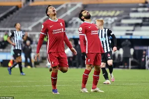 Các cầu thủ Liverpool tiếc nuối vì hàng loạt cơ hội bị bỏ qua. ẢNH: GETTY