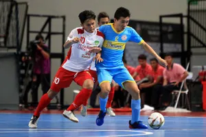 Cầu thủ Nguyễn Nhớ và pha 'bỏ bóng' đi vào lòng người