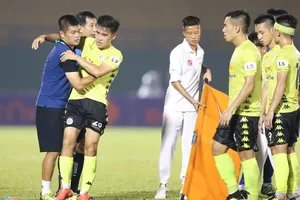 Hùng Dũng đã kịp can ngăn "những cái đầu nóng". ẢNH: ZING.VN