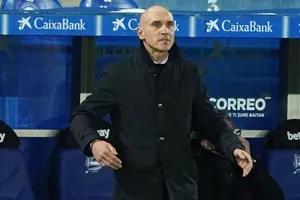 David Bettoni thay Zidane chỉ đạo Real Madrid trên sân. ẢNH: AS