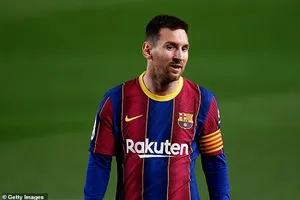 Messi mệt mỏi với những rắc rối vây quanh anh. ẢNH: GETTY