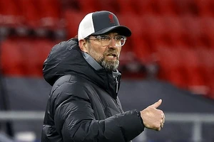 Klopp liên tục ca ngợi màn trình diễn của đội nhà Liverpool. ẢNH: GETTY 