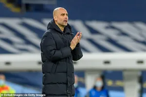 Pep Guardiola đang cùng Man City hướng đến "cú ăn 4" của mùa giải. ẢNH: GETTY 