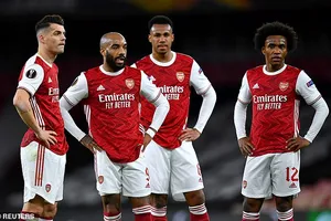 Martin Keown mong rằng có ai đó đấm vào mặt cầu thủ Arsenal để họ thức tỉnh. ẢNH: REUTERS