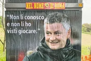 Fan AS Roma tức giận đáp trả Solskjaer