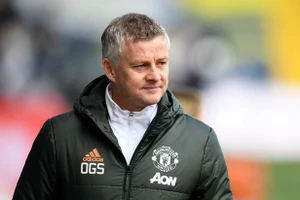 Ông chủ MU xin lỗi HLV Solskjaer
