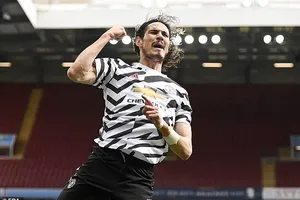 Nóng: Cavani chính thức gia hạn hợp đồng với MU