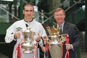 Huyền thoại MU được vinh danh ở Premier League