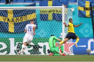 Quả phạt đền định đoạt kết quả trận Thụy Điển - Slovakia